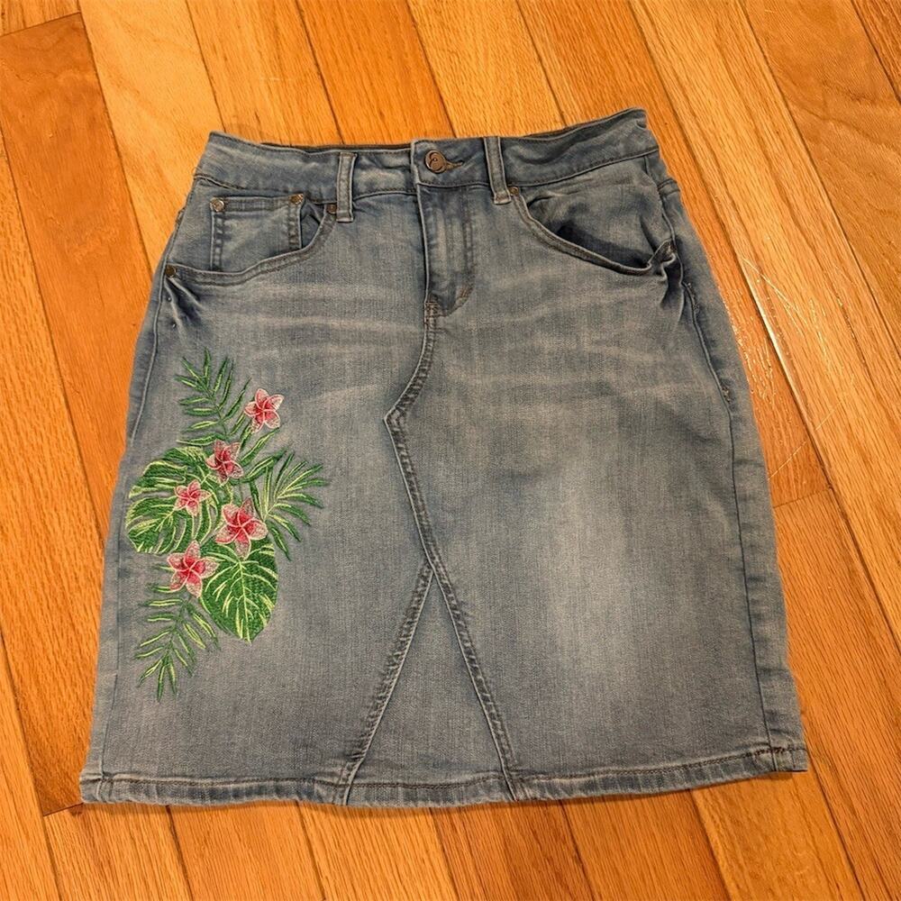 Earl Jeans Skirt Womens Size 4 Blue Denim Knee Length Pencil Floral